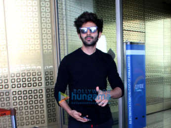 Hrithik Roshan, Shraddha Kapoor, Daisy Shah and others snapped at the airport
