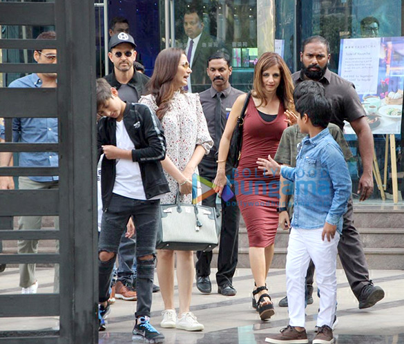 hrithik roshan spotted with his family at bkc 5