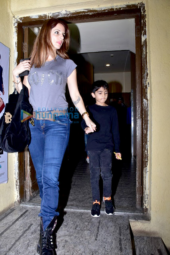 hrithik roshan spotted with his family at pvr juhu 4 2
