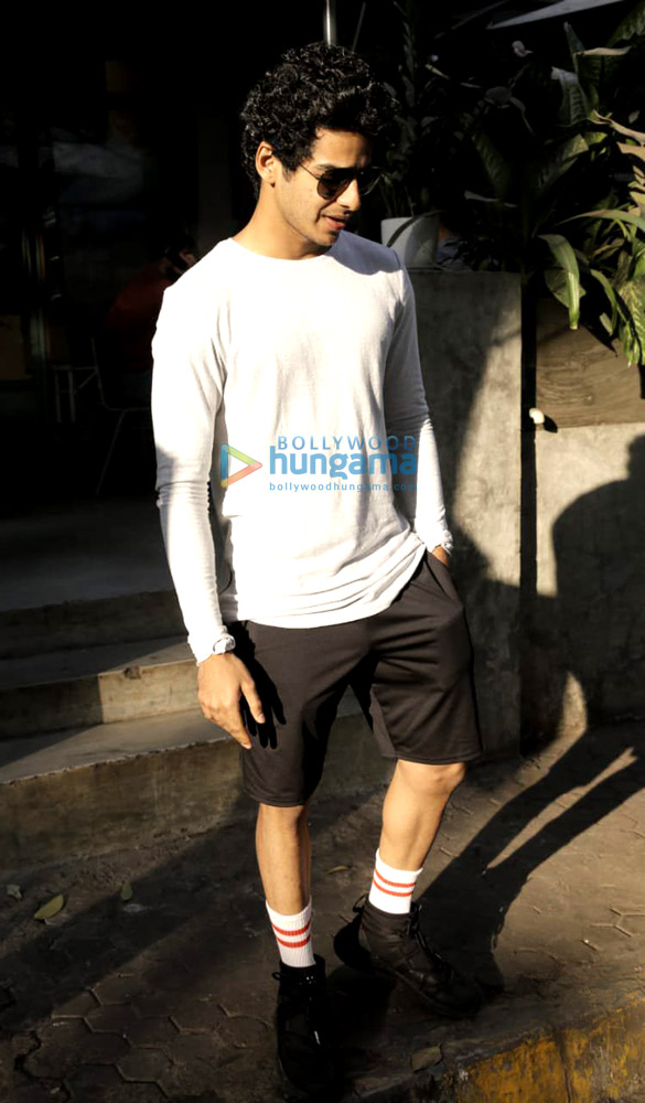 ishaan khatter snapped at kitchen garden in bandra 2
