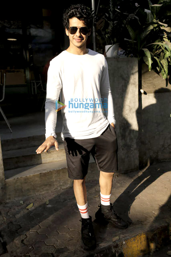 ishaan khatter snapped at kitchen garden in bandra 3