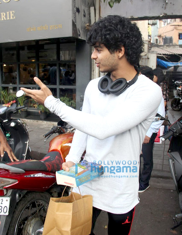 ishaan khatter spotted at bastian in bandra 3