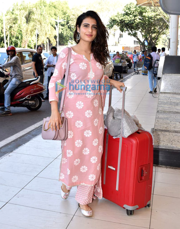 jacqueline fernandez kartik aaryan anupam kher and others snapped at the airport 006 1