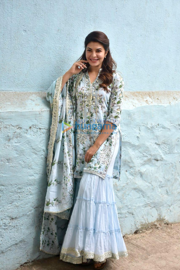 jacqueline fernandez celebrates christmas with kids at an orphanage 4