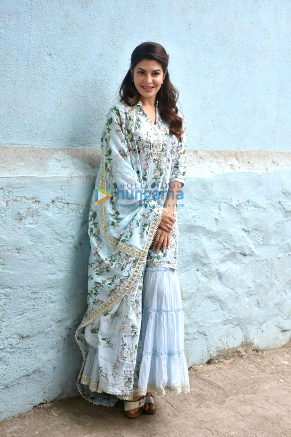 jacqueline fernandez celebrates christmas with kids at an orphanage 5