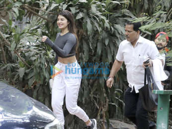 Jacqueline Fernandez spotted after dance class in Bandra