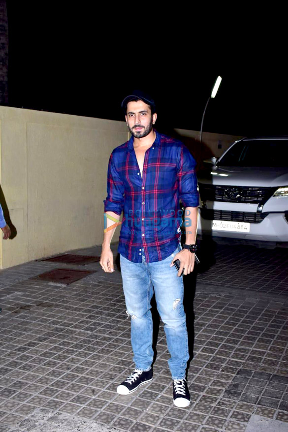 janhvi kapoor sara ali khan and others grace the special screening of kedarnath 17