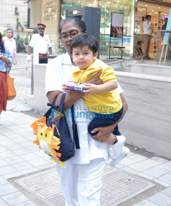 kareena kapoor khan karisma kapoor and taimur ali khan snapped in bandra 2