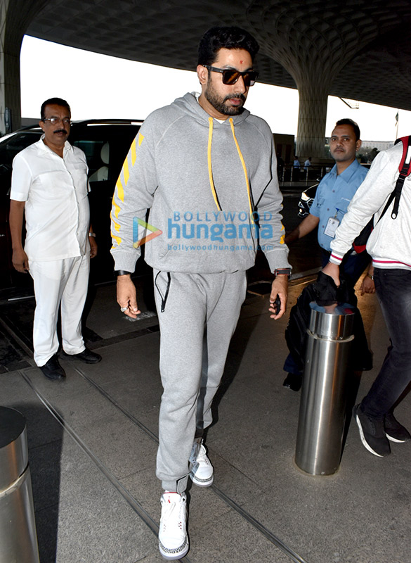 kareena kapoor khan saif ali khan shraddha kapoor and others snapped at the airport 4