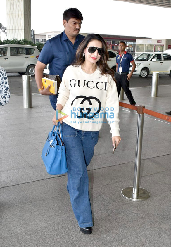 kareena kapoor khan saif ali khan shraddha kapoor and others snapped at the airport 6