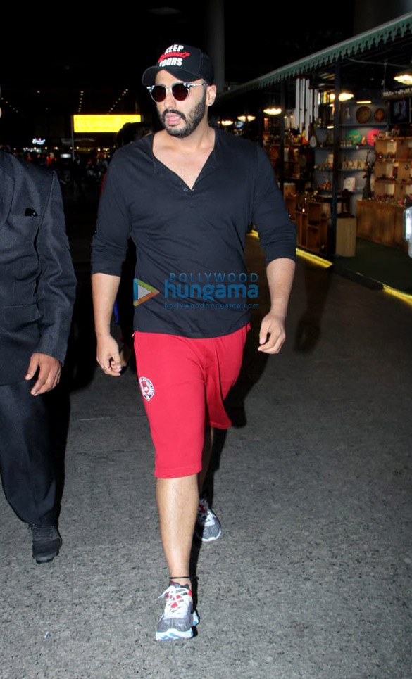 kareena kapoor khan sonam kapoor ahuja alia bhatt and others snapped at the airport 10