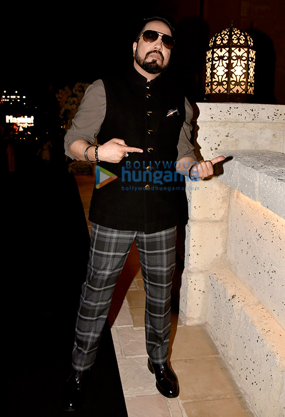 kareena kapoor khan and kartik aaryan snapped attending the masala awards 2018 4