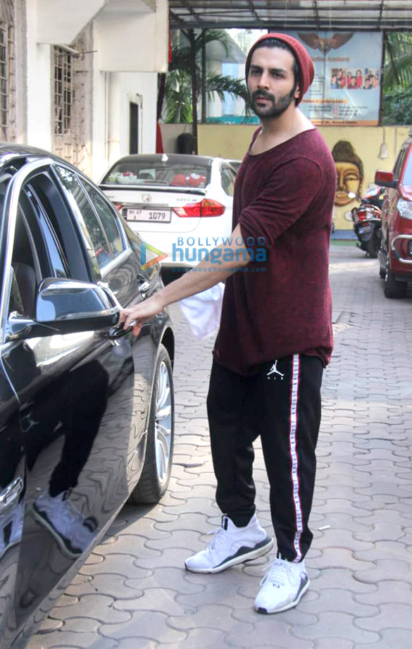 kartik aaryan spotted in andheri 1