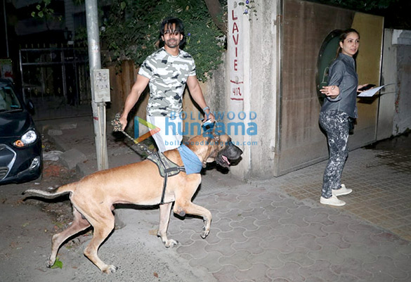 kim sharma and harshvardhan rane snapped in bandra 3