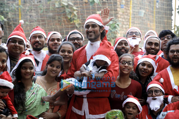 Kunal Kapoor snapped at Ketto’s Santa charity run event Kunal Kapoor snapped at Ketto’s Santa charity run event