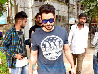 Kunal Khemu spotted in Juhu