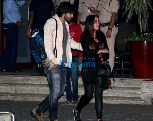 mouni roy sophie choudry mahima choudhary and others snapped at the airport 1