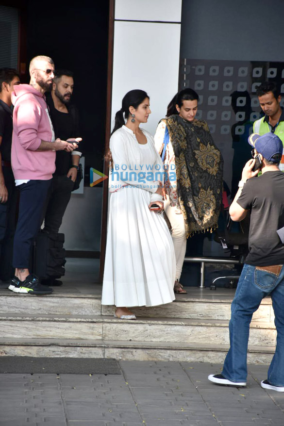 mouni roy sophie choudry mahima choudhary and others snapped at the airport97 1