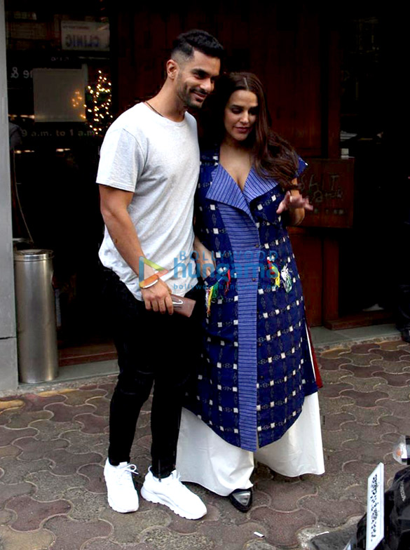neha dhupia and angad bedi spotted at salt water restaurant 3
