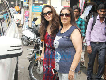Preity Zinta snapped with husband Gene Goodenough and mom at a clinic