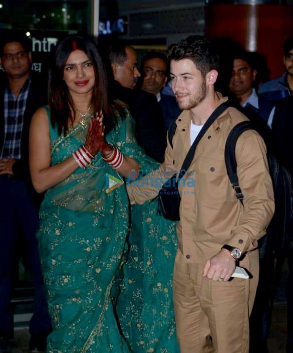 priyanka chopra nick jonas and others snapped at the airport in delhi 3