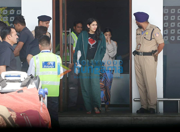 ranveer singh deepika padukone and others snapped at the airport 002 2