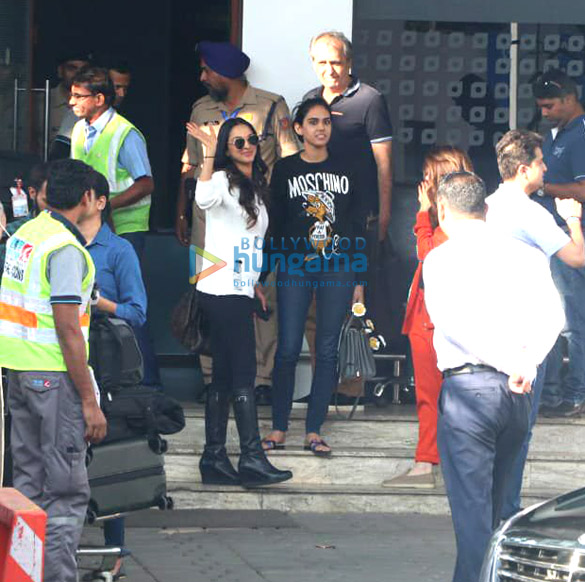 ranveer singh deepika padukone and others snapped at the airport 005 1 2
