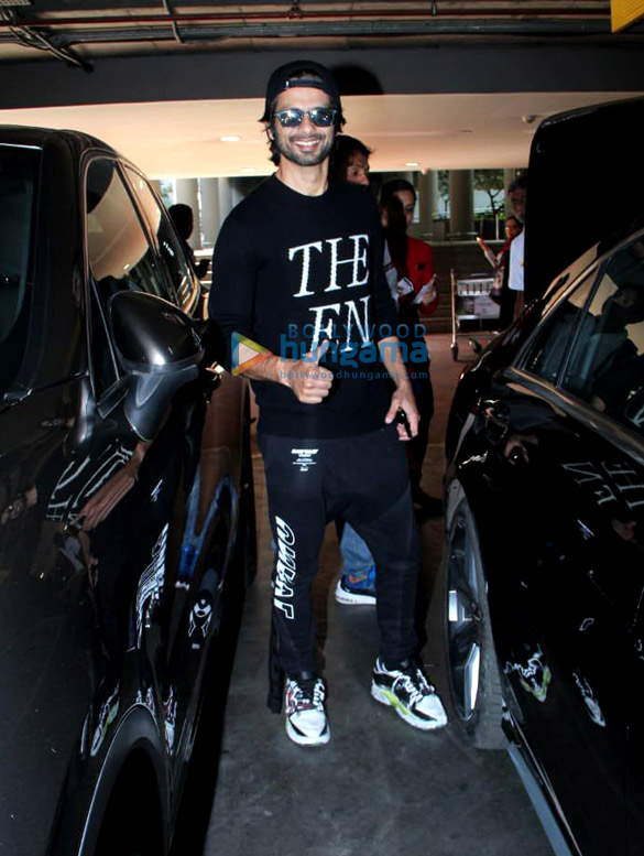 ranveer singh deepika padukone and others snapped at the airport 005 3