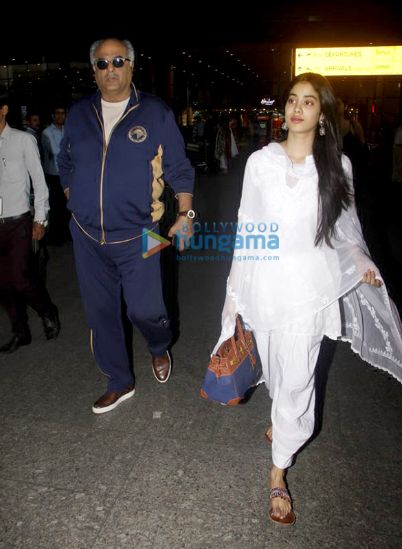 ranveer singh deepika padukone and others snapped at the airport 2 5