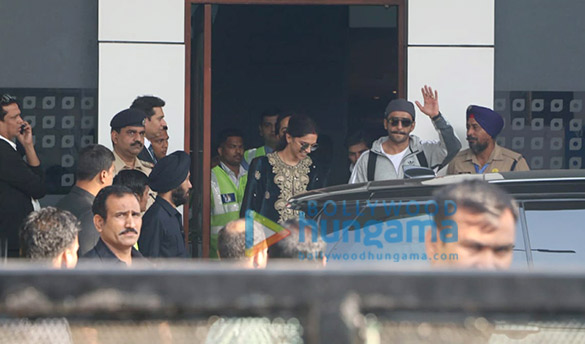 ranveer singh deepika padukone and others snapped at the airport 6 5