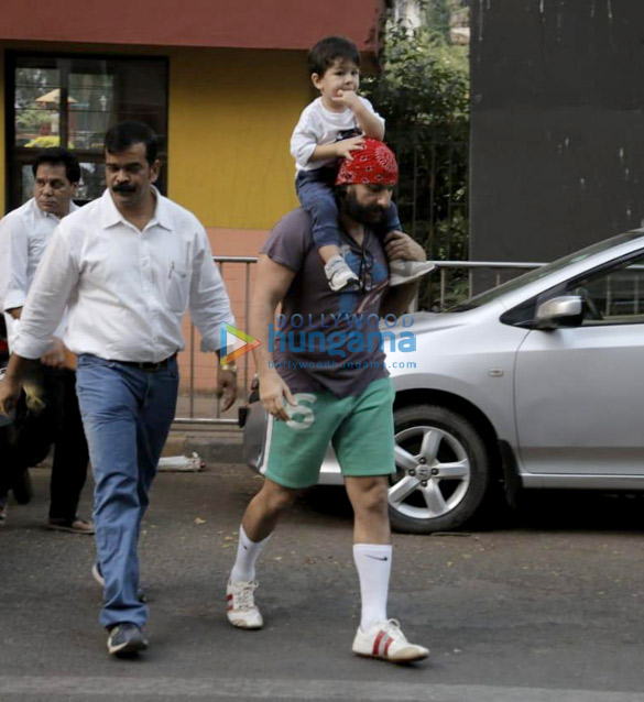 saif ali khan and taimur ali khan snapped in bandra 4 3