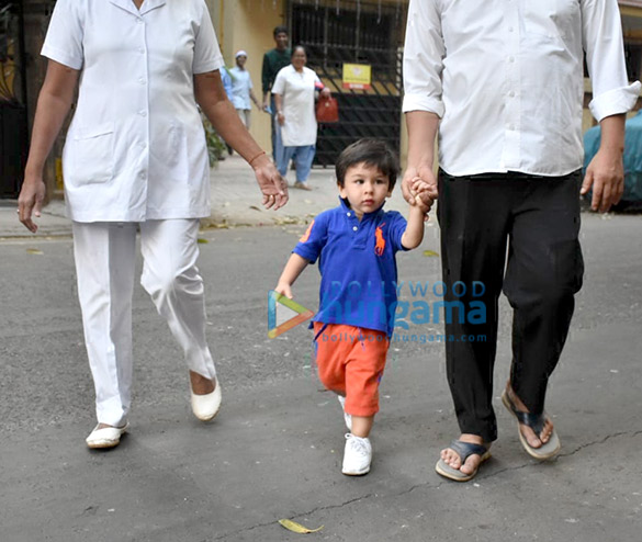 saif ali khan and taimur ali khan spotted in bandra 4 6