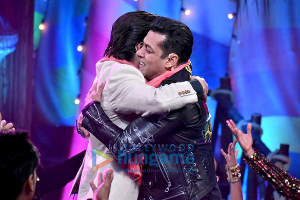 salman khan and shah rukh khan snapped on the set of bigg boss 12 2