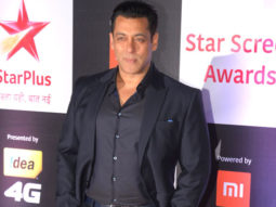 Salman Khan makes his grand entry at Red carpet event of Star Screen Awards 2018