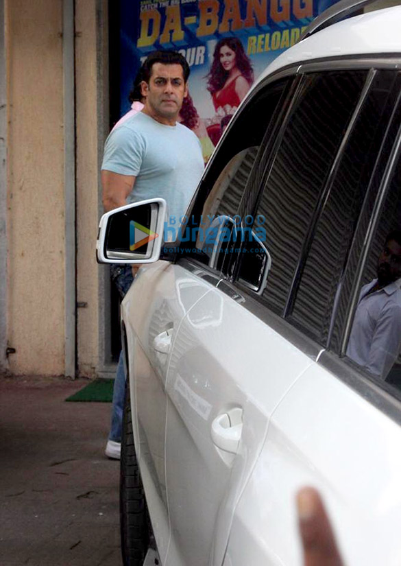 salman khan and aayush sharma spotted at sohail khans office 1