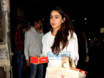 Sara Ali Khan with Amrita Singh spotted at Shani Mandir, Juhu