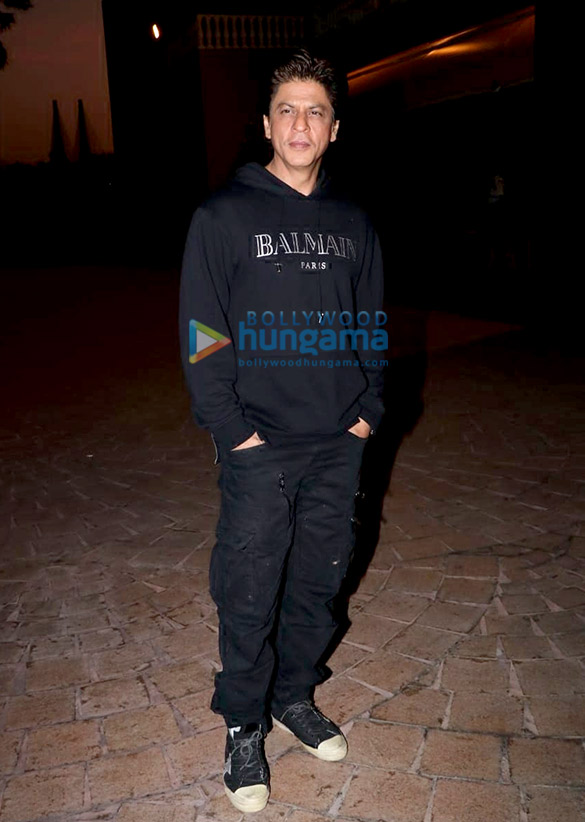shah rukh khan anushka sharma katrina kaif and aanand l rai snapped during zero promotions at taj lands end bandra 4