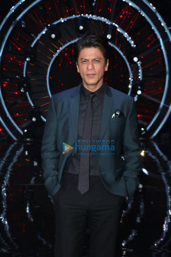 shah rukh khan katrina kaif and anushka sharma snapped on indian idol sets for zero promotions1 5