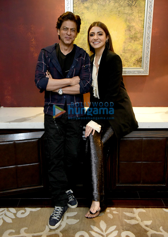 shah rukh khan and anushka sharma snapped during zero promotions in delhi 2