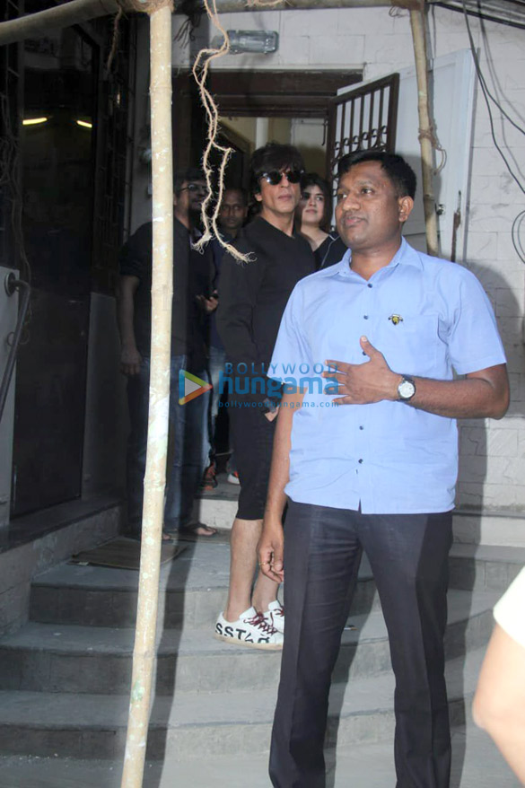 Shah Rukh Khan spotted at a recording studio in Bandra Shah Rukh Khan spotted at a recording studio in Bandra