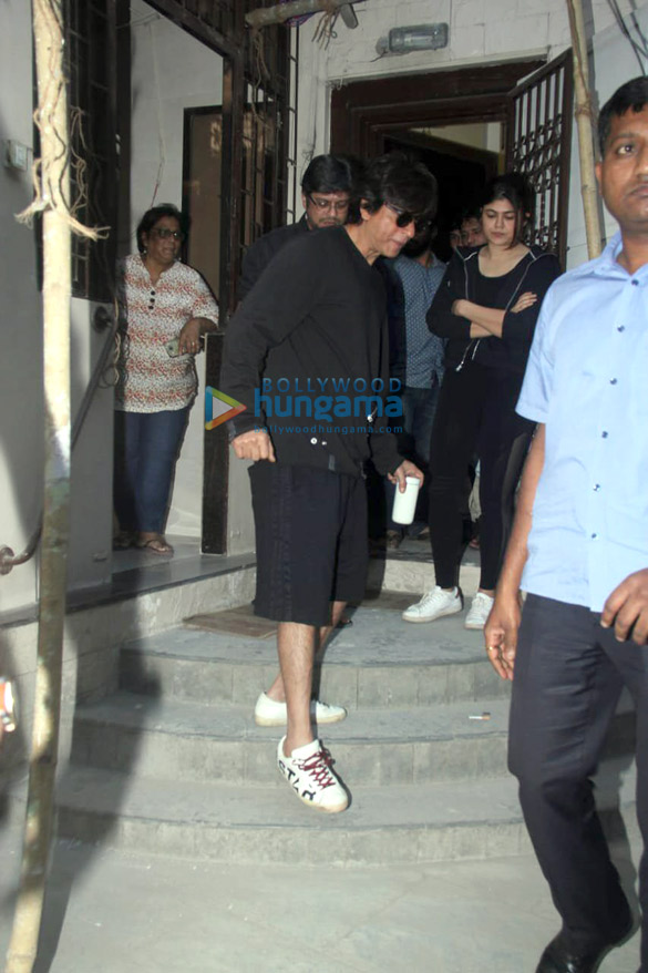 shah rukh khan spotted at a recording studio in bandra 4