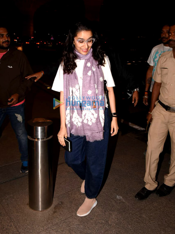 shraddha kapoor janhvi kapoor and others snapped at the airport 5