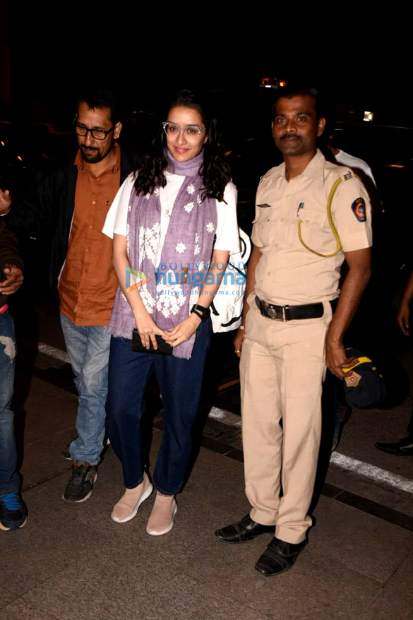 shraddha kapoor janhvi kapoor and others snapped at the airport 6