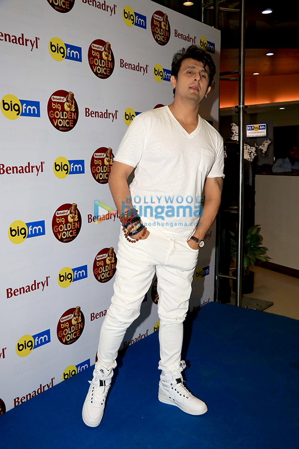 sonu nigam snapped at the 92 7 big fm office 1