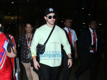 Sunny Leone, Anil Kapoor, Arjun Kapoor and others snapped at the airport
