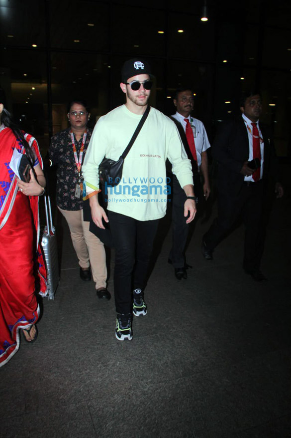sunny leone anil kapoor arjun kapoor and others snapped at the airport 2 2