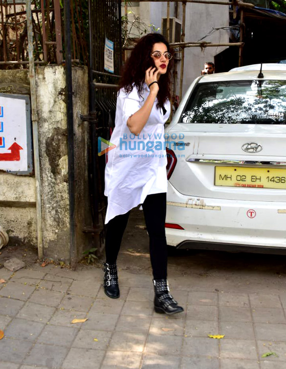 taapsee pannu spotted at kromakay salon in juhu 3