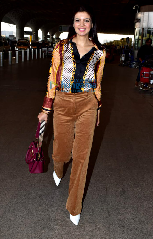 tamannaah bhatia urvashi rautela sunny deol and others snapped at the airport 4