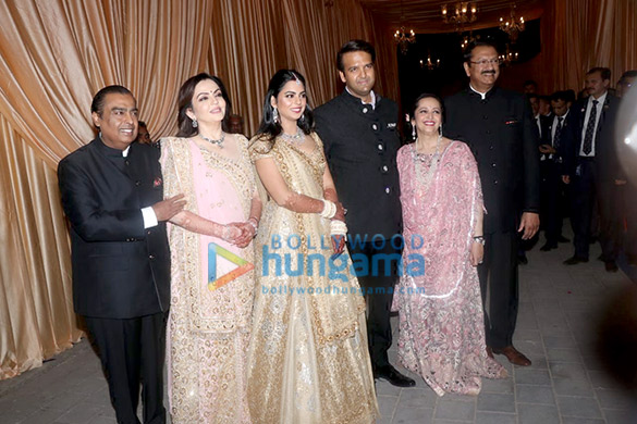 the ambani family arrives at isha ambani anand piramal wedding reception at reliance jio garden 1