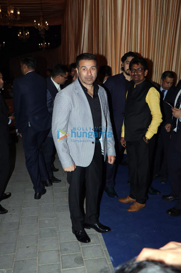 the ambani family arrives at isha ambani anand piramal wedding reception at reliance jio garden2 2